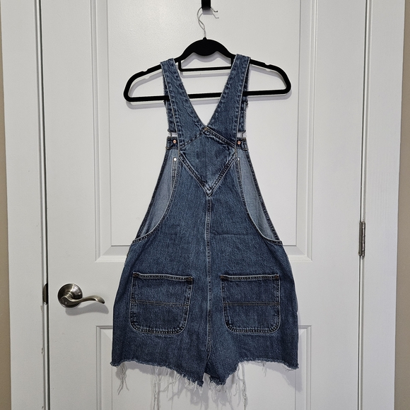 Old Navy Women’s Medium Classic Blue Denim Jean Overalls Shorts - Picture 2 of 3